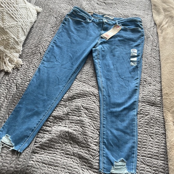 Levi’s 711 Skinny Medium Wash Stretchy Jean with Raw Hem in Women’s Size 16 - Picture 2 of 8